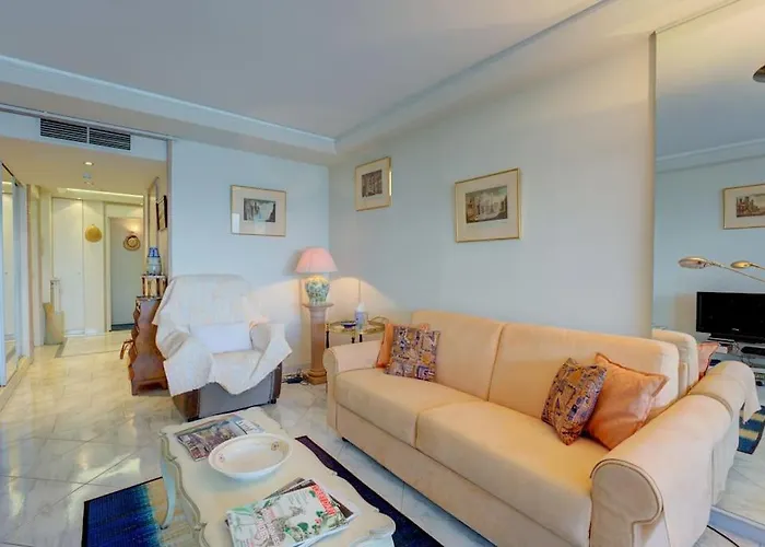 New Listing - Amazing Beach Views, 1-Bed Apt