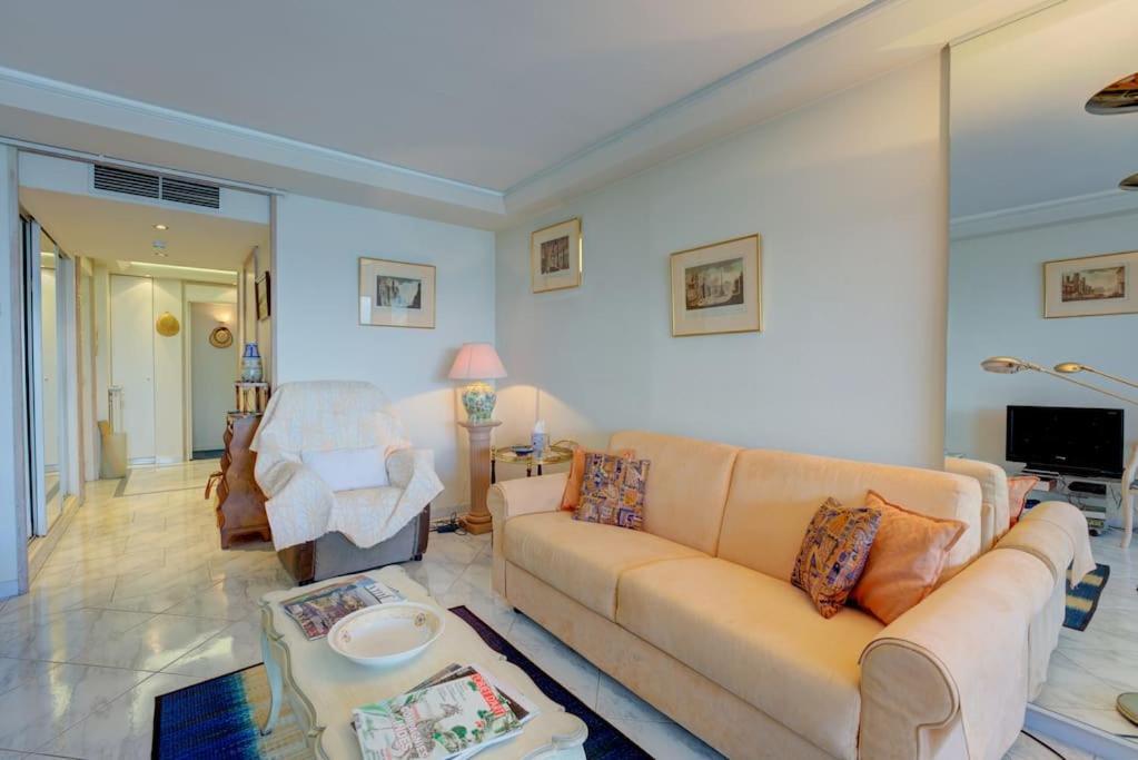 New Listing - Amazing Views, 1-bed Apartamento Cannes